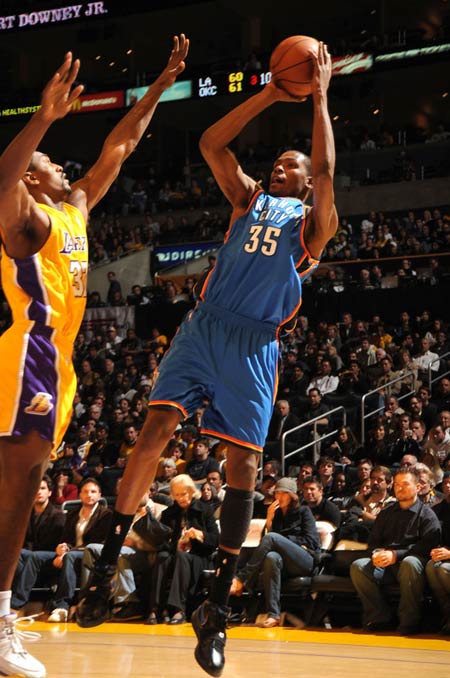 他不光靠身 他不光靠身